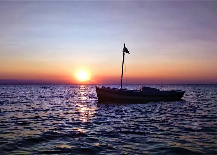 Infinite Blue, Horizon, Elegance, Hospitality